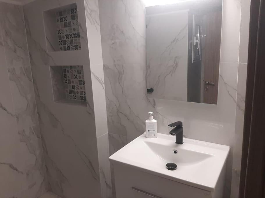 Apartament Modern Apartmen In Athina Ateny Zewnętrze zdjęcie